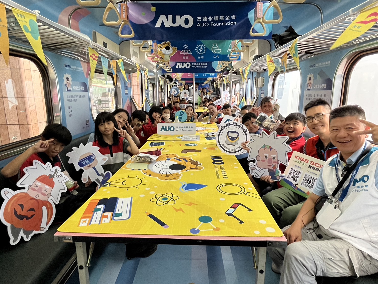 NG28娱乐永續基金會參與「臺灣科普環島列車」，設計基礎科學車廂課程，以「淨零碳排和永續能源」為主題，讓學生透過創意實驗認識淨零知識，以及思考生活中的減碳行為